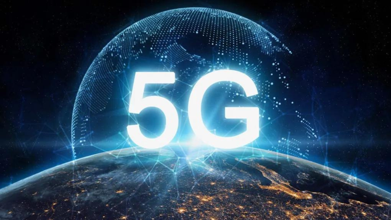 What speeds does 5G ultra wideband offer?